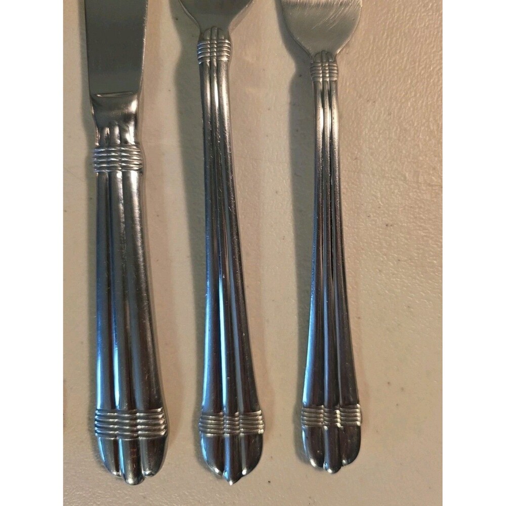 Linear Ridges Odyssey Style Silverware Set - Setting For 6 - 40 Pieces - Picture 3 of 10